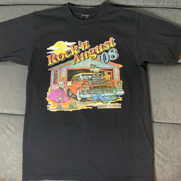 Y2K Rockin august Graphic tee - Picture 1 of 3